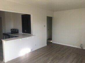 481 W 70th Pl in Denver, CO - Foto de edificio - Building Photo