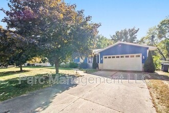 2076 Harned St in Troy, MI - Building Photo - Building Photo