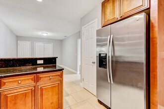 5761 Lake Lucina Dr S in Jacksonville, FL - Building Photo - Building Photo