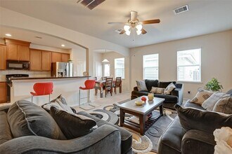 7215 Pavilion Dr in Houston, TX - Building Photo - Building Photo