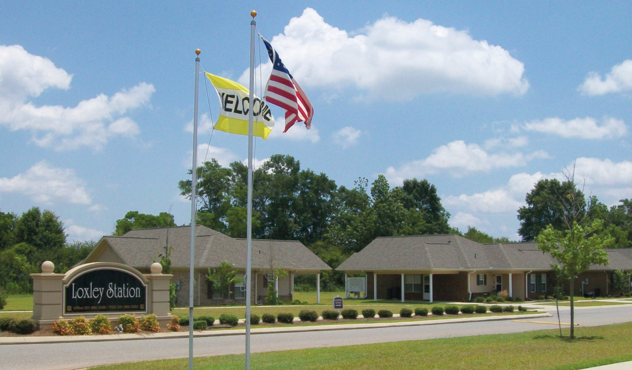 Loxley Station in Loxley, AL - Building Photo