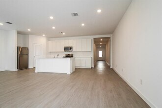 1912 Ponderosa Pne Ln in Oklahoma City, OK - Building Photo - Building Photo