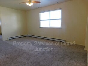 393 Sunnyside Cir in Grand Junction, CO - Foto de edificio - Building Photo