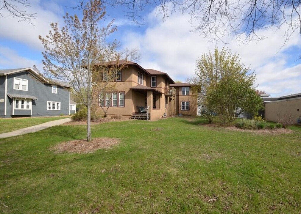 316 W Center St, Unit 316 Lower in Whitewater, WI - Building Photo