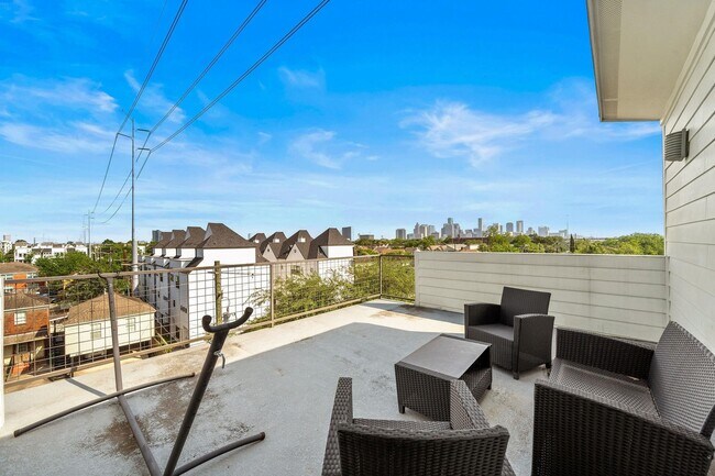 4621 Chartres St in Houston, TX - Building Photo - Building Photo