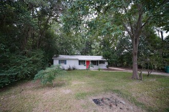 2032 Harriet Dr in Tallahassee, FL - Building Photo - Building Photo