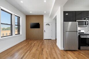 3025 W Irving Park Rd in Chicago, IL - Building Photo