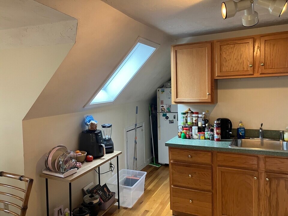 24 Haskell St in Cambridge, MA - Building Photo