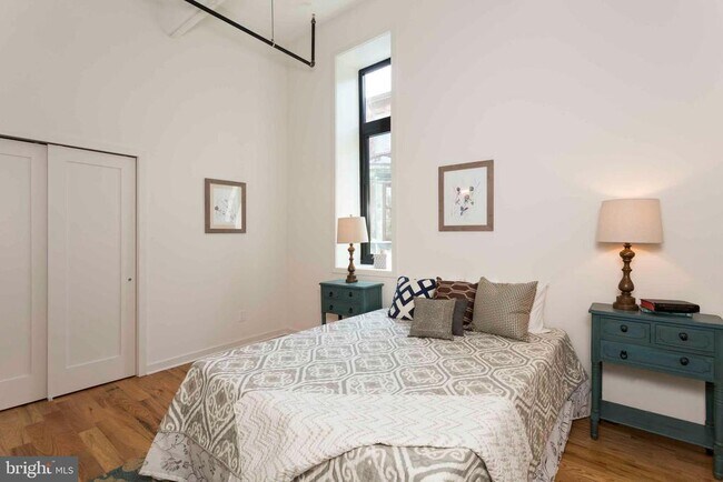 2028-34 Rittenhouse Square, Unit 302 in Philadelphia, PA - Building Photo - Building Photo