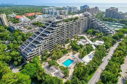 151 Crandon Blvd in Key Biscayne, FL - Building Photo - Building Photo