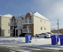 934 de Clichy in Pincourt, QC - Building Photo