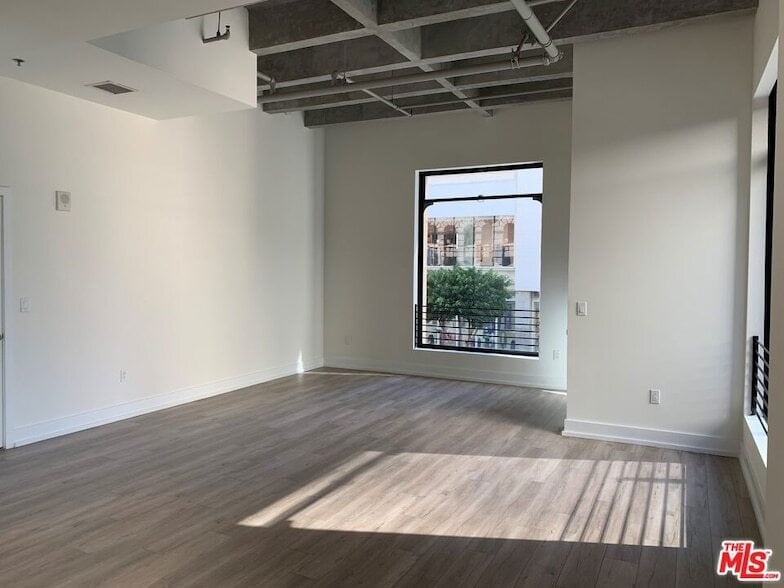 727 W 7th St, Unit 1107 in Los Angeles, CA - Building Photo