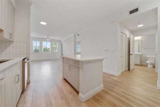 10170 SW 7th St, Unit 36-403 in Pembroke Pines, FL - Building Photo - Building Photo