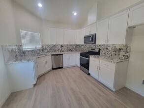 8520 Grandy St in Bakersfield, CA - Building Photo - Building Photo