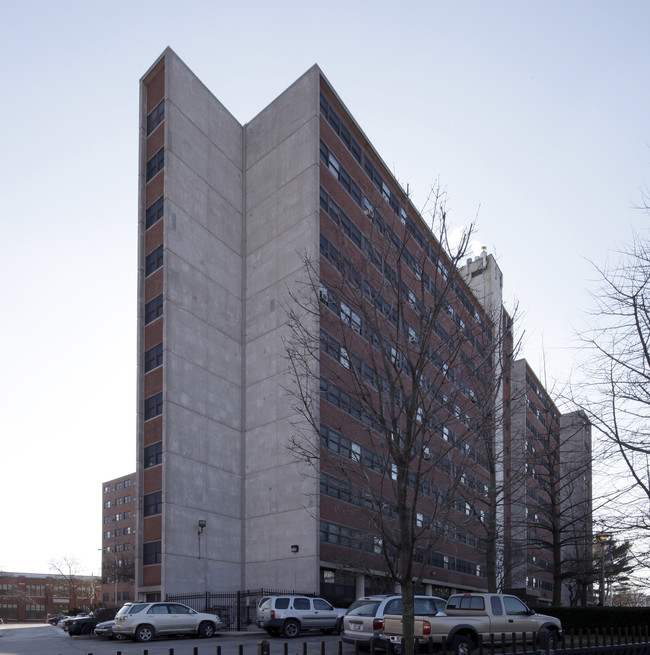 Dexter Manor I & II in Providence, RI - Foto de edificio - Building Photo