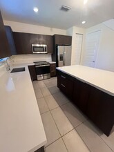 8154 NW 114th Pl in Doral, FL - Building Photo - Building Photo