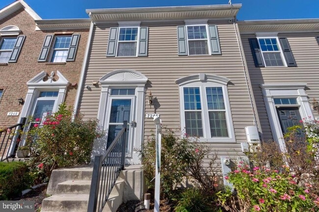 property at 7246 Dorchester Woods Ln