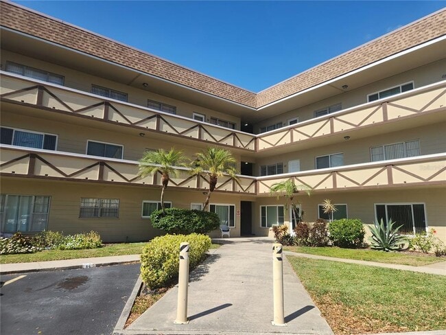 2464 Australia Way E in Clearwater, FL - Building Photo - Building Photo