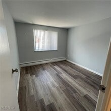 20365 Lorain Rd in Fairview Park, OH - Building Photo - Building Photo