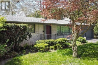 1346 Mississauga Rd in Mississauga, ON - Building Photo - Building Photo