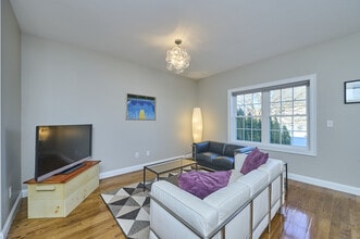 25 Bellevue Ave in Revere, MA - Foto de edificio - Building Photo