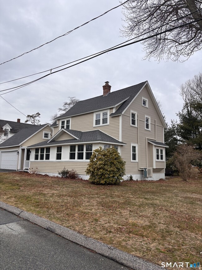 11 Uncas Rd in East Lyme, CT - Building Photo - Building Photo