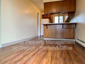 2143 SW Townsend Ct in Troutdale, OR - Building Photo - Building Photo