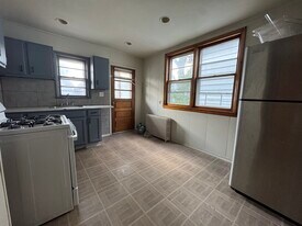 82 W 30th St, Unit 2 in Bayonne, NJ - Building Photo