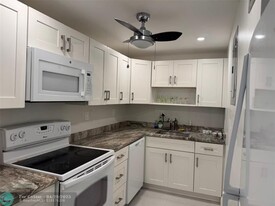 3000 Riomar St in Fort Lauderdale, FL - Building Photo