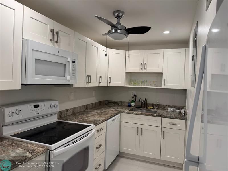 3000 Riomar St in Fort Lauderdale, FL - Building Photo