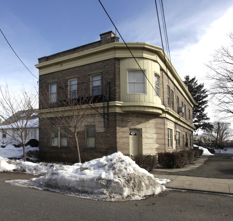 622 Maple Ave in Elizabeth, NJ - Building Photo