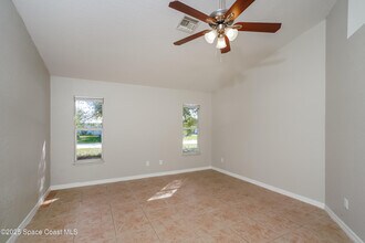 2305 13th Pl SW in Vero Beach, FL - Building Photo - Building Photo
