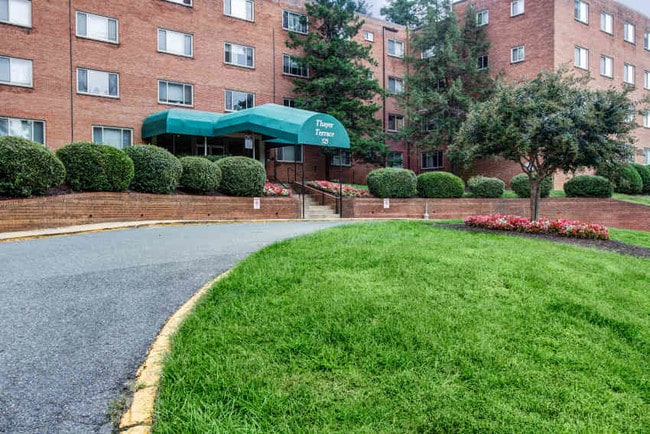 Thayer Terrace in Silver Spring, MD - Foto de edificio - Building Photo