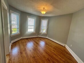 34 Plymouth St, Unit 2 in Cambridge, MA - Building Photo - Building Photo