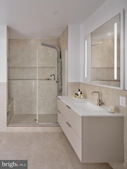 809 Poplar St in Philadelphia, PA - Building Photo