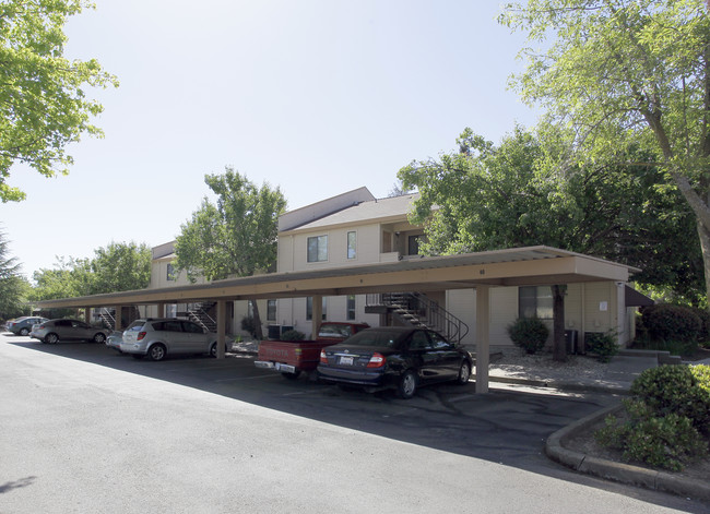 Ellis Lake Apartments in Marysville, CA - Building Photo - Building Photo