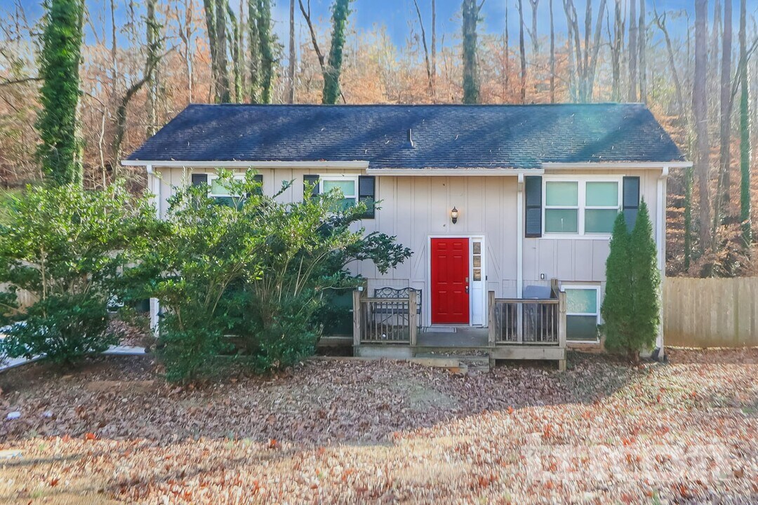 485 Valley Creek Rd SW in Mableton, GA - Foto de edificio