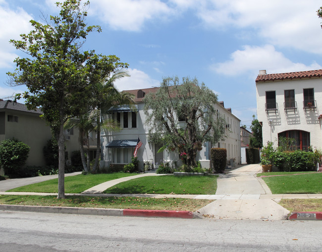 305 N Palm Ave in Alhambra, CA - Foto de edificio - Building Photo