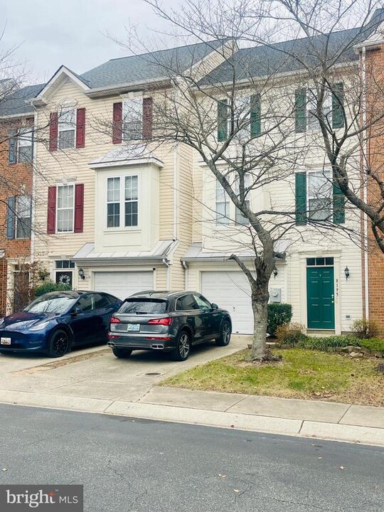 8195 Poinsett Terrace in Pasadena, MD - Building Photo