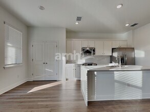 6727 Atlantic Bch Ave in Wesley Chapel, FL - Foto de edificio - Building Photo