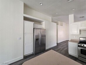 7840 Blue Charm Ave in Las Vegas, NV - Building Photo - Building Photo