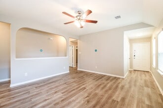 10339 Spruce Villa Trce in Houston, TX - Building Photo - Building Photo