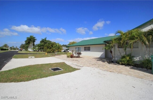 700 95th Ave N in Naples, FL - Building Photo - Building Photo