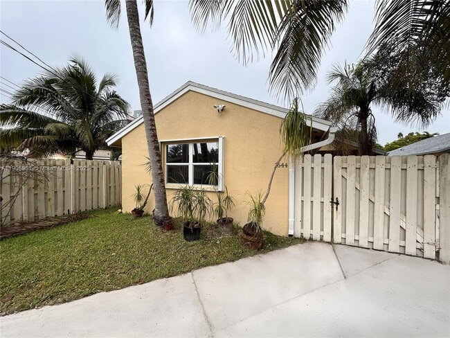 1644 Jackson St in Hollywood, FL - Building Photo - Building Photo
