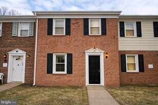 405 Olde Greenwich Cir in Fredericksburg, VA - Building Photo