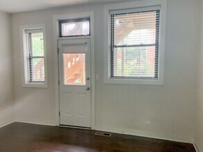 1601 W Belle Plaine Ave, Unit 1 in Chicago, IL - Building Photo - Building Photo