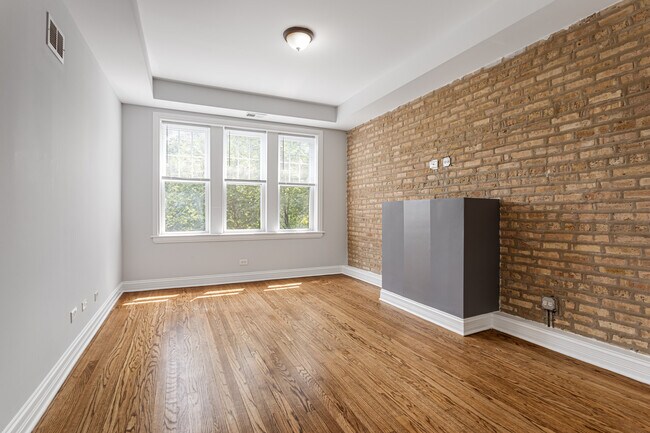 7326 N Damen Ave in Chicago, IL - Building Photo - Building Photo