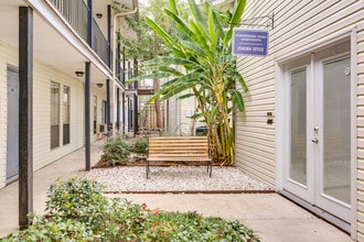 Whispering Oaks Apartments in Lafayette, LA - Building Photo - Building Photo