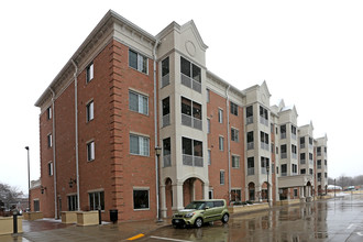 City Bella Plaza in Richfield, MN - Foto de edificio - Primary Photo