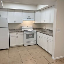 1909 N Haverhill Rd, Unit 1909-11 in West Palm Beach, FL - Foto de edificio - Building Photo